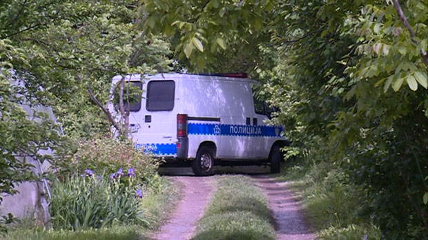 Убио жену па се обесио